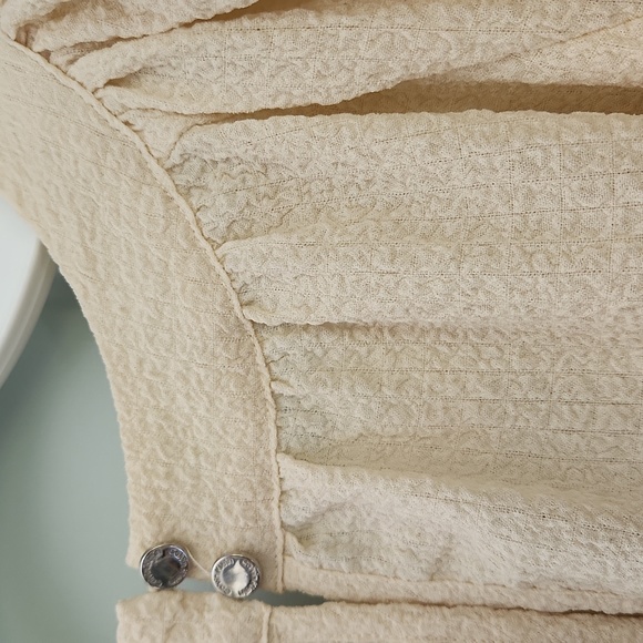 Calvin Klein, Woman's, Sz XS runs Big, light Yellow, NWT, Light Weight Blouse, - Picture 7 of 10